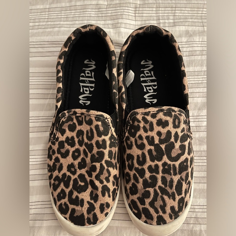 Women’s Mad Love cheetah print, slip on shoes, size 6
